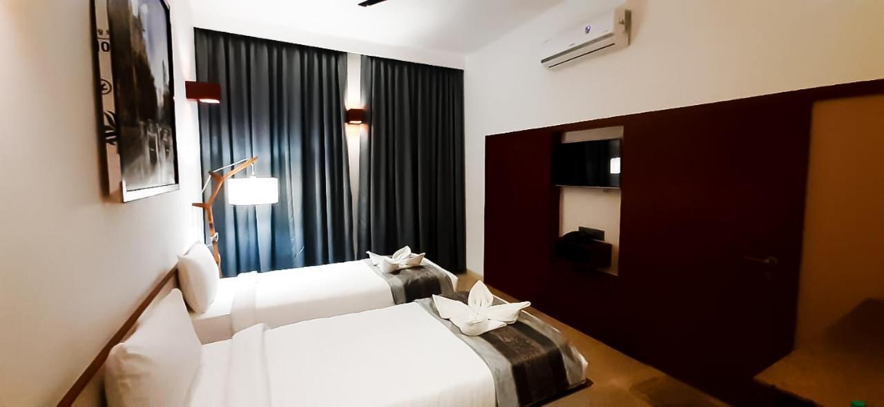 Hotel Mayur Express Sangamner Kültér fotó